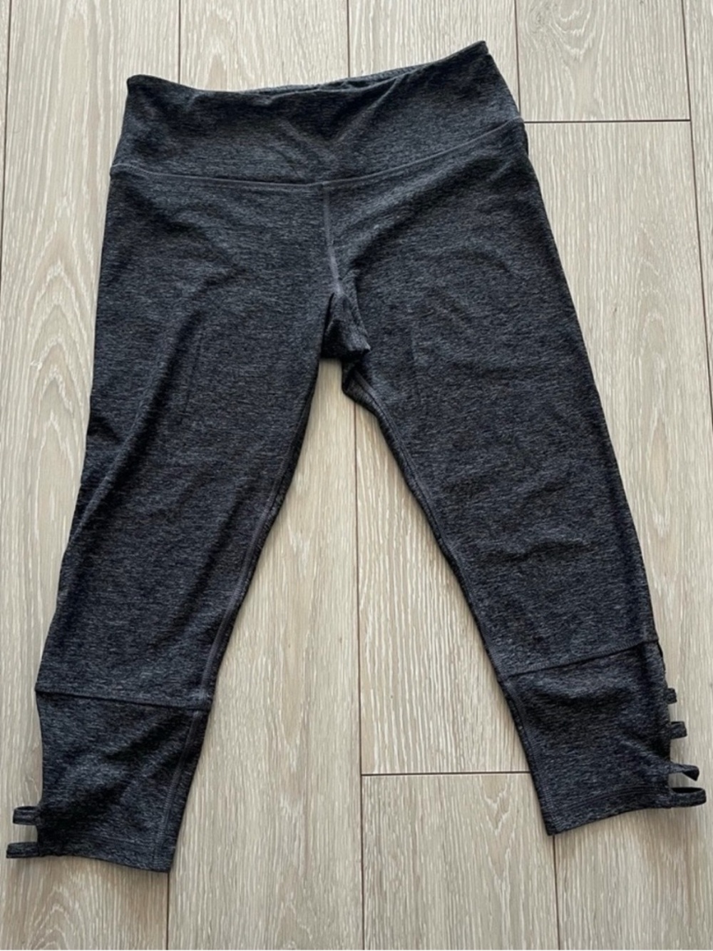Scorpio Sol Charcoal Capri Leggings